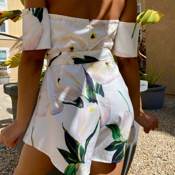 SOLD: Fashionova floral off shoulder romper - Picture 3 of 4